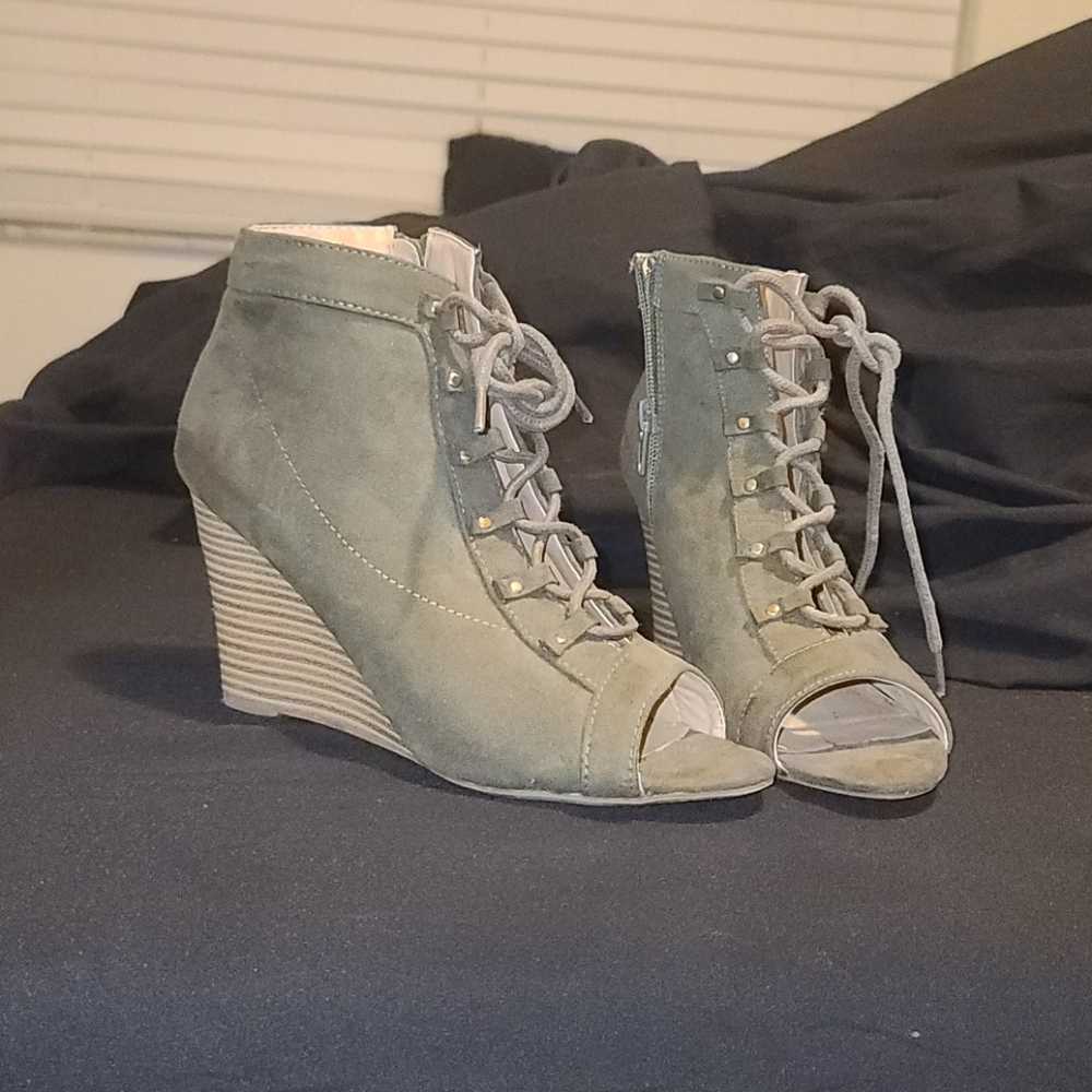 Wedges heels